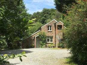 The Coach House at Lower Coombe Royal- Family/Dogs